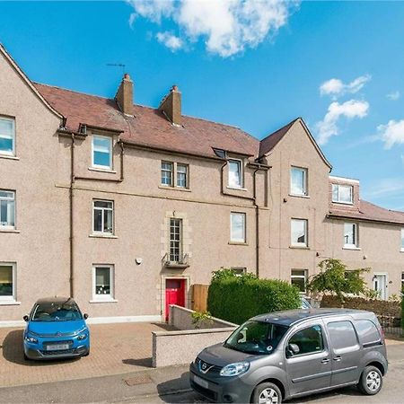 Self Catering 2 Bedroom Flat, Frequent Buses, 1-Minute Walk To Bus Stop, 20 Minutes To City Center Edimburgo Exterior foto