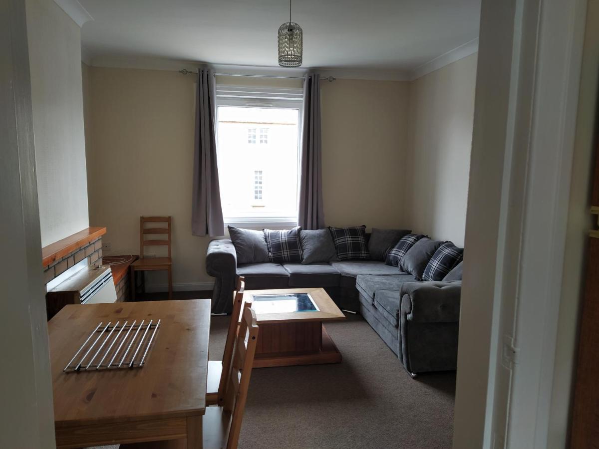 Self Catering 2 Bedroom Flat, Frequent Buses, 1-Minute Walk To Bus Stop, 20 Minutes To City Center Edimburgo Exterior foto