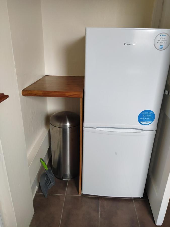 Self Catering 2 Bedroom Flat, Frequent Buses, 1-Minute Walk To Bus Stop, 20 Minutes To City Center Edimburgo Exterior foto